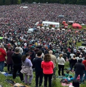 Zeci de mii de pelerini au ajuns la Șumuleu Ciuc pentru procesiunea de Rusalii