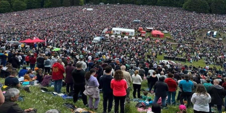 Zeci de mii de pelerini au ajuns la Șumuleu Ciuc pentru procesiunea de Rusalii