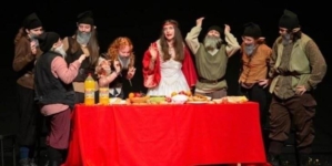 Trupa PROSCENIUM aduce teatrul în Parcul Grădina Morii din Sighet