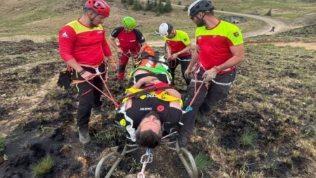 Bărbat accidentat în timpul unei curse de motocross, salvat de Salvamont Maramureș