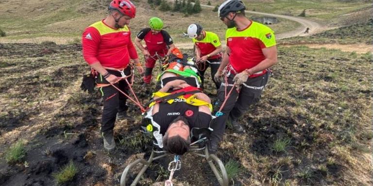 Bărbat accidentat în timpul unei curse de motocross, salvat de Salvamont Maramureș