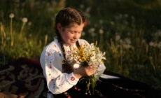 Mica artistă Sofia Dragoș a lansat cântecul „Nu știu inima cum poate” chiar de ziua sa