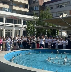Copilăria sărbătorită prin momente artistice: Elevii Școlii „Nichita Stănescu” au animat Parcul RFN din Baia Mare