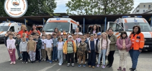 Elevii din Tăuții Măgherăuș au descoperit dotările și echipamentele medicale de intervenție la sediul Serviciului de Ambulanță Județean Maramureș