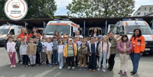 Elevii din Tăuții Măgherăuș au descoperit dotările și echipamentele medicale de intervenție la sediul Serviciului de Ambulanță Județean Maramureș