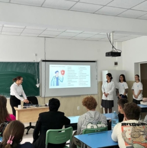 Elevii băimăreni au descoperit frumusețea și importanța profesiei de asistent medical, în cadrul activităților derulate de Serviciul Medicină Școlară și Universitară