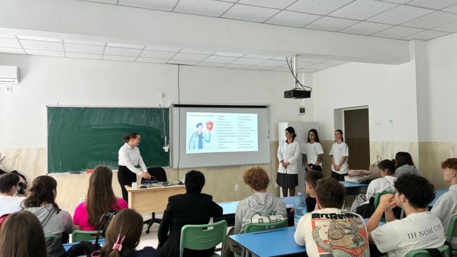Elevii băimăreni au descoperit frumusețea și importanța profesiei de asistent medical, în cadrul activităților derulate de Serviciul Medicină Școlară și Universitară