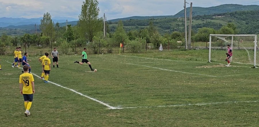 Liga 4: Jumătate din meciuri s-au încheiat cu scoruri de set de tenis