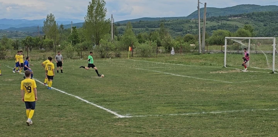 Liga 4: Jumătate din meciuri s-au încheiat cu scoruri de set de tenis