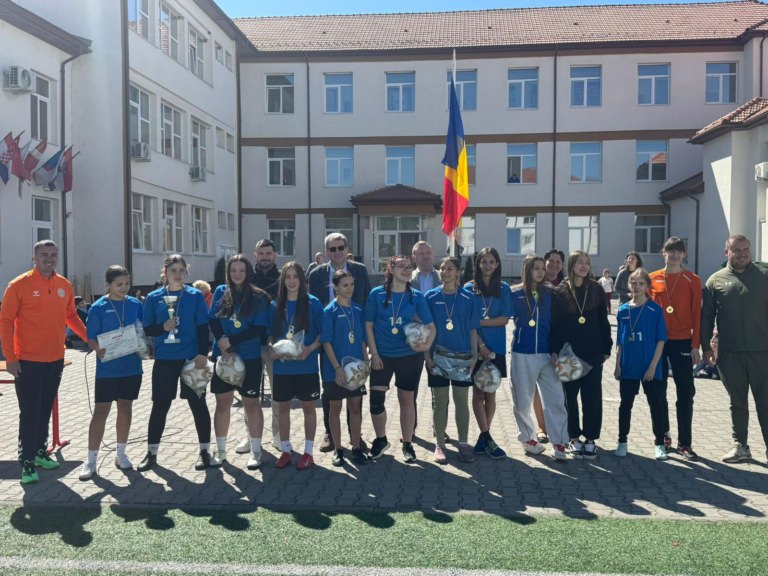 Echipa de fotbal feminin a Școlii Gimnaziale „Avram Iancu” Baia Mare s-a calificat la etapa națională a Olimpiadei Naționale a Sportului Școlar