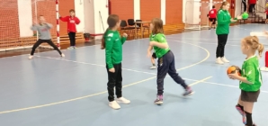 Luna mai aduce turnee de baby handbal și minihandbal în Baia Mare