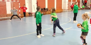 Luna mai aduce turnee de baby handbal și minihandbal în Baia Mare