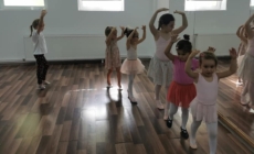 Înscrieri deschise pentru cursurile de balet dedicate fetițelor, organizate de BiAcademy Music School Baia Mare