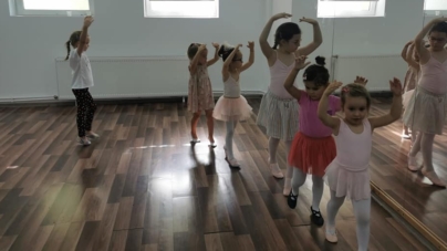Înscrieri deschise pentru cursurile de balet dedicate fetițelor, organizate de BiAcademy Music School Baia Mare