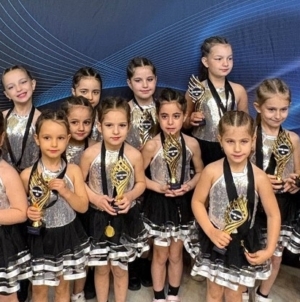 Sportivele de la Red&Black Dance Baia Mare s-au întors acasă cu medalii obținute la competiția Black Swan Dance