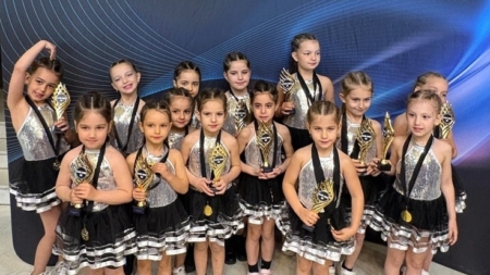 Sportivele de la Red&Black Dance Baia Mare s-au întors acasă cu medalii obținute la competiția Black Swan Dance