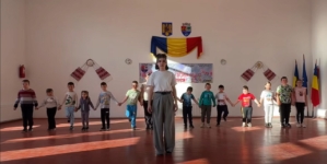 Jocurile tradiționale de Maramureș, readuse la viață de copiii din satul Ciolt