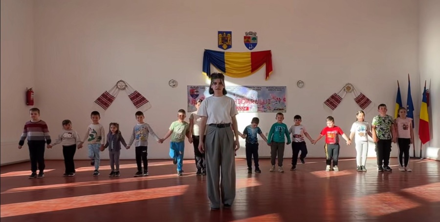 Jocurile tradiționale de Maramureș, readuse la viață de copiii din satul Ciolt