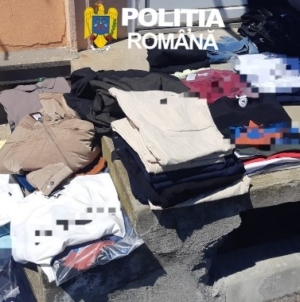 Prins cu parfumuri și produse vestimentare contrafăcute