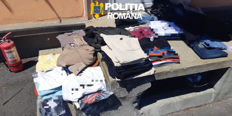 Prins cu parfumuri și produse vestimentare contrafăcute