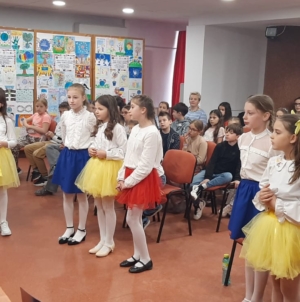 „Copiii, florile Europei” – expoziție la Biblioteca Județeană