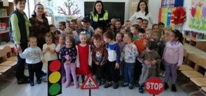 Lecție de educație rutieră la grădiniță