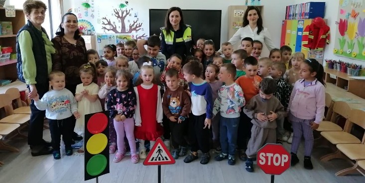 Lecție de educație rutieră la grădiniță