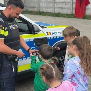 Copii la întâlnire cu polițiștii, la Lăpușel