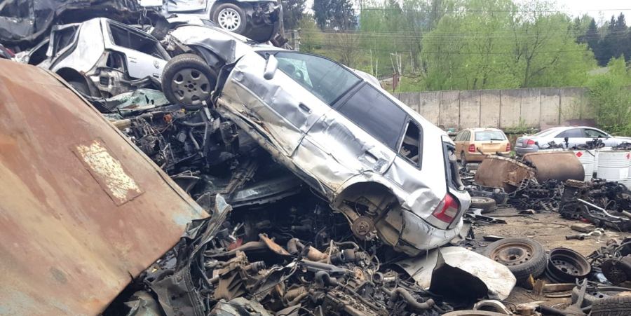 Controale în Maramureș la firme care se ocupă de dezmembrarea vehiculelor și colectare de fier vechi
