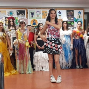Artă din materiale reciclabile: Expoziția-Concurs Interjudețean „Eco-Art” a reunit elevi din Maramureș și din țară la Biblioteca Județeană din Baia Mare