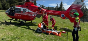 Intervenție a salvamontiștilor pentru salvarea unui tânăr cu probleme medicale rătăcit în munți