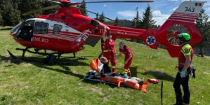 Intervenție a salvamontiștilor pentru salvarea unui tânăr cu probleme medicale rătăcit în munți