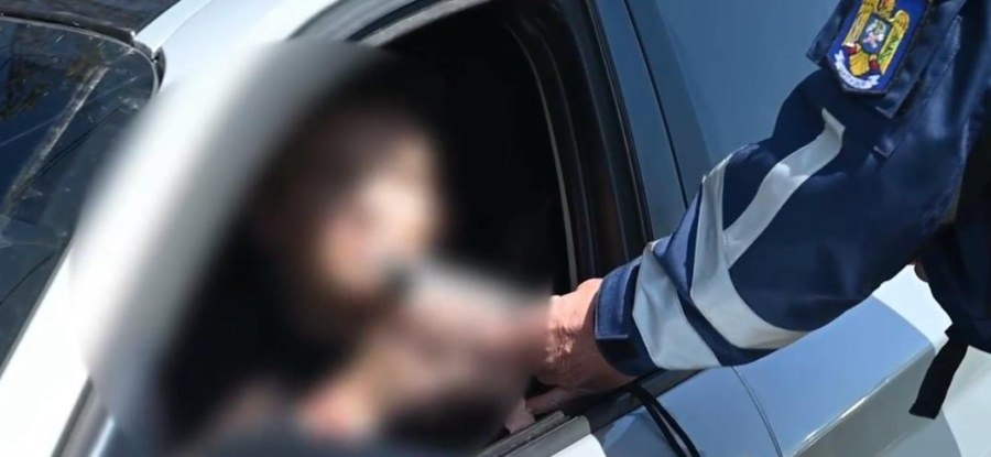 Bărbat reținut după ce, găsit beat la volan, a încercat să fugă de polițiști. A lovit și autospeciala poliției, și o mașină din trafic