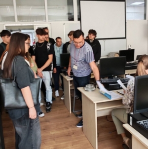 Elevi ai Liceului Tehnologic de Transporturi Auto Baia Sprie, în vizită la Facultatea de Inginerie din Baia Mare