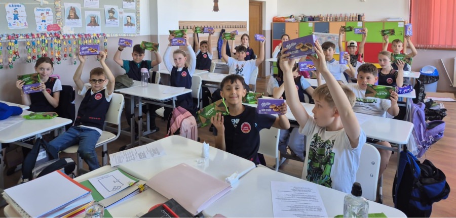 Daruri și surprize pentru copiii din Fărcașa cu ocazia Zilei Internaționale a Copilului
