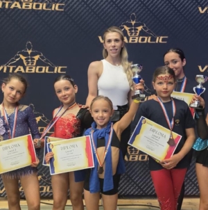 Rezultate extraordinare pentru sportivele CS Gloria Baia Mare la Campionatul Național de Culturism și Fitness de la Sibiu