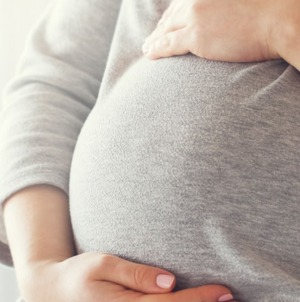 Apel umanitar: Să fim alături de o tânără familie din Târgu Lăpuș în lupta pentru viața băiețelului lor