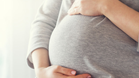 Apel umanitar: Să fim alături de o tânără familie din Târgu Lăpuș în lupta pentru viața băiețelului lor