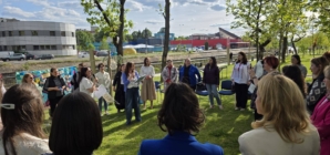 „Hub-ul Învățătorilor” a reunit studenți și cadre didactice debutante la un atelier de lectură în aer liber