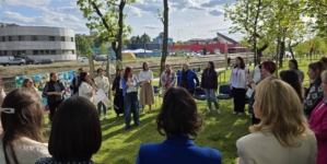 „Hub-ul Învățătorilor” a reunit studenți și cadre didactice debutante la un atelier de lectură în aer liber