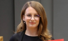 Excelență academică la CUNBM: Ioana Grad a fost distinsă cu Diploma de Doctor în filosofie în cadrul Conferinței Cercetării și Inovării UTCN 2026