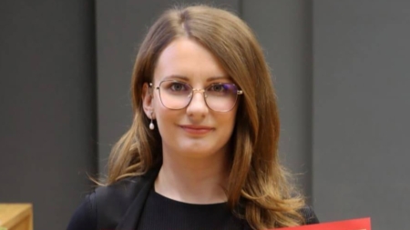Excelență academică la CUNBM: Ioana Grad a fost distinsă cu Diploma de Doctor în filosofie în cadrul Conferinței Cercetării și Inovării UTCN 2026