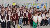 Expoziția „Scrisoare către tine, PACE!” a fost vernisată prin momente artistice dedicate nonviolenței, toleranței și armoniei la Școala Gimnazială „Nicolae Iorga” Baia Mare