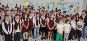Expoziția „Scrisoare către tine, PACE!” a fost vernisată prin momente artistice dedicate nonviolenței, toleranței și armoniei la Școala Gimnazială „Nicolae Iorga” Baia Mare