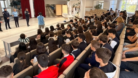 ,,MAI multă grijă, MAI multă siguranță” – lecții de la jandarmii maramureșeni pentru elevi
