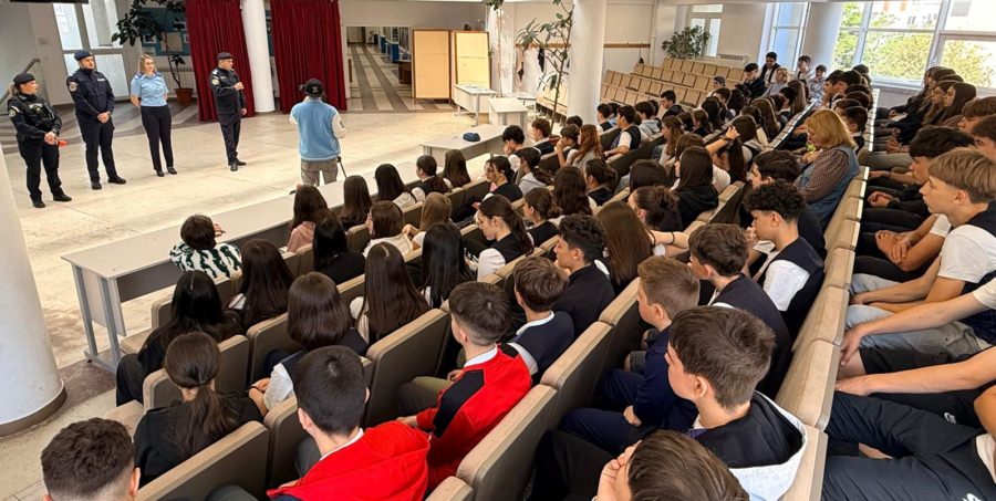 ,,MAI multă grijă, MAI multă siguranță” – lecții de la jandarmii maramureșeni pentru elevi
