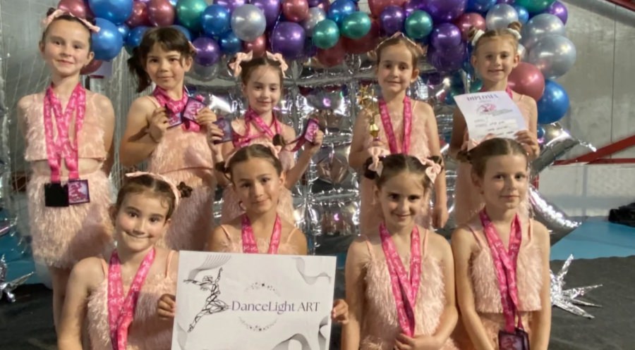 Șase medalii obținute de echipa de dans modern din cadrul DanceLight Studio Baia Mare la Majorettes Dance&Twirling Competition din Apahida