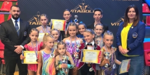 O mulțime de medalii pentru sportivele CS Red&Black Dance Baia Mare la Campionatul Național de Culturism și Fitness de la Sibiu
