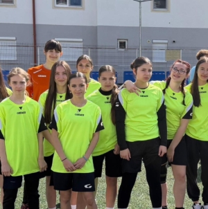 Echipa de fotbal feminin a Școlii Gimnaziale „Avram Iancu” Baia Mare s-a calificat la etapa națională a Olimpiadei Naționale a Sportului Școlar