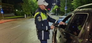 Acțiuni ale polițiștilor rutieri în weekend – zeci de mașini oprite la control. Au fost și accidente
